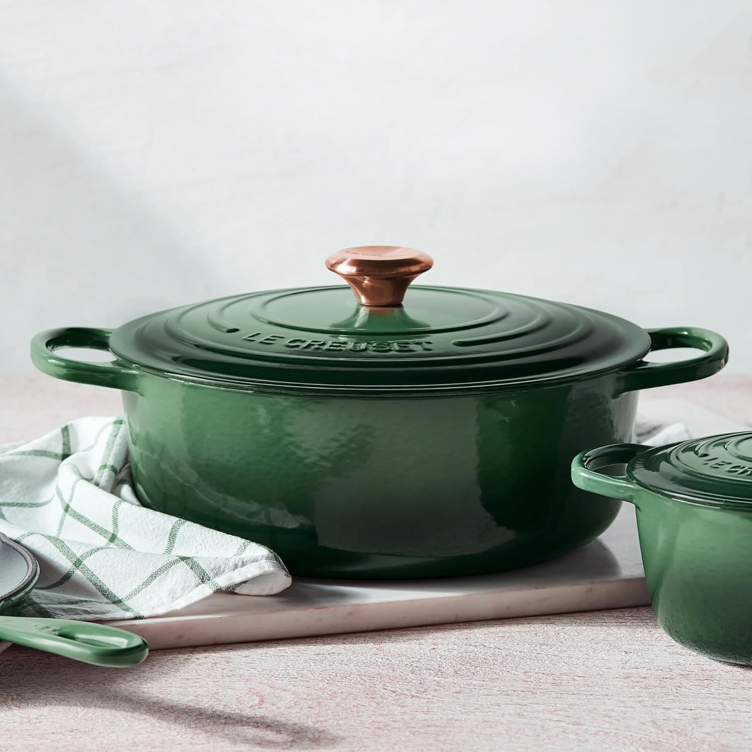 Enameled Cast Iron Round Wide Oven, 6.75-Quart B37420