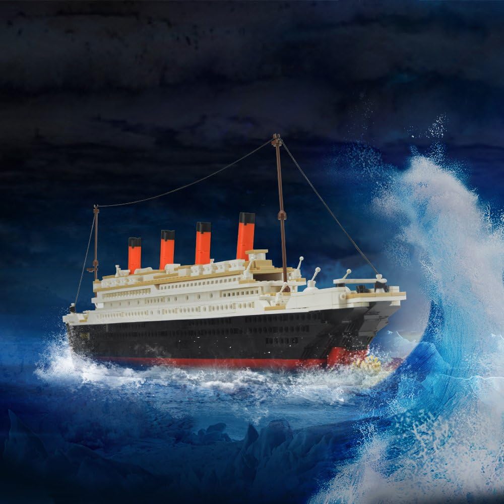 Titanic Building Bricks 1021 Pieces Model Kit W94615