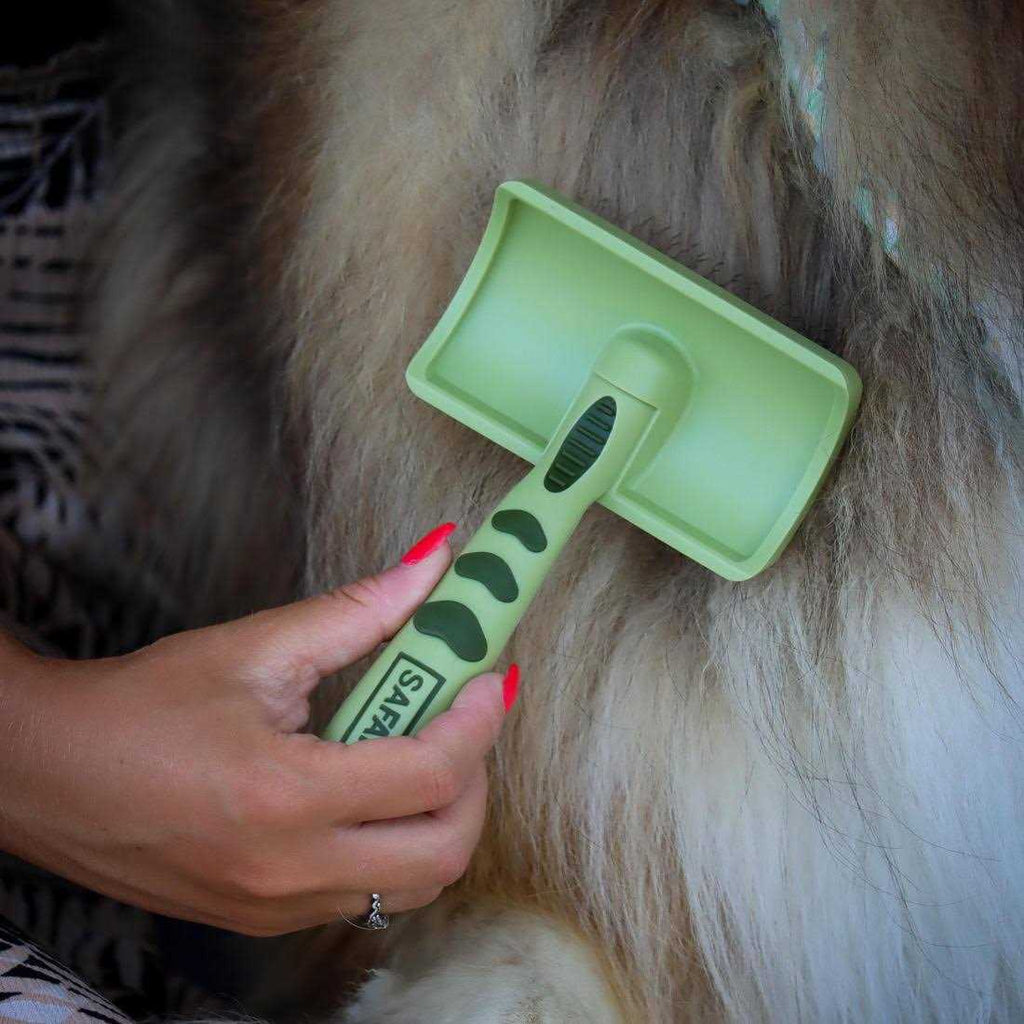 Curved Slicker Brush with Coated Tips for Long Hair T5189