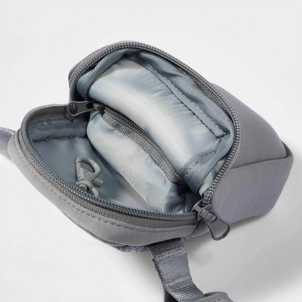 Treat Pouch with Waste Bag Dispenser Y793940