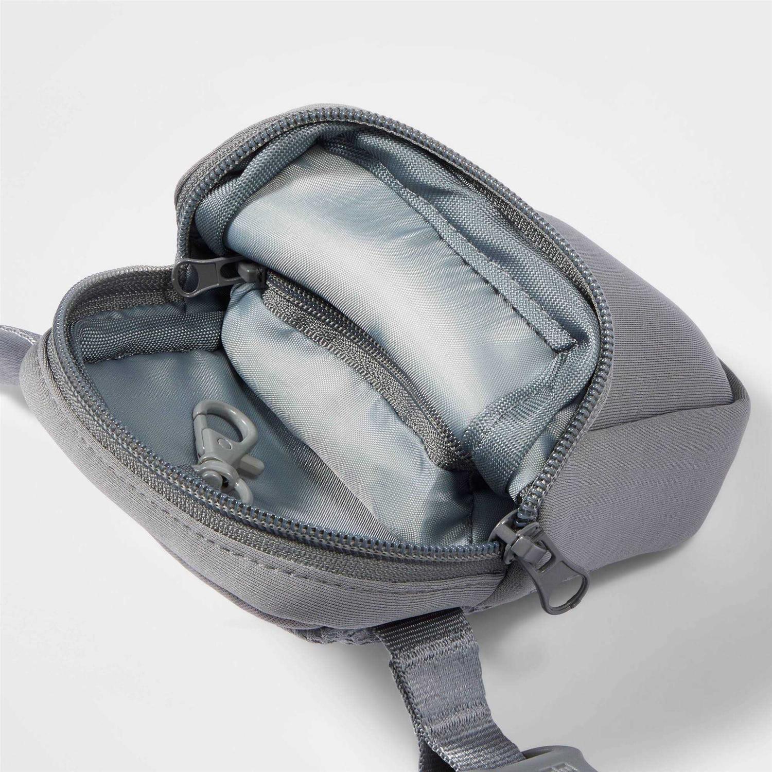 Treat Pouch with Waste Bag Dispenser Y793940