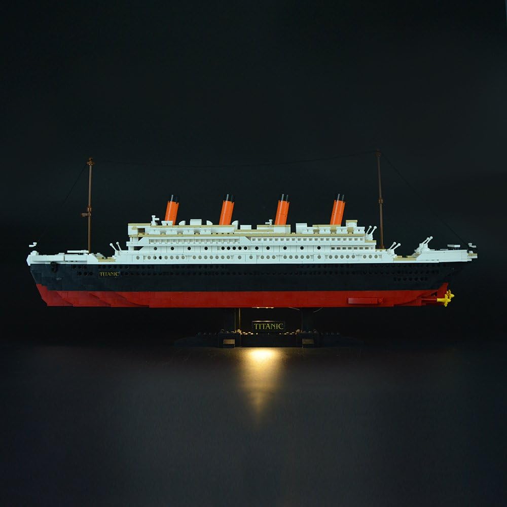 Titanic Building Bricks 1021 Pieces Model Kit W94615
