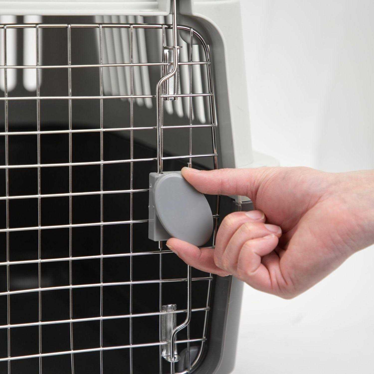 Plastic Rolling Dog Crate with Wire Door G772