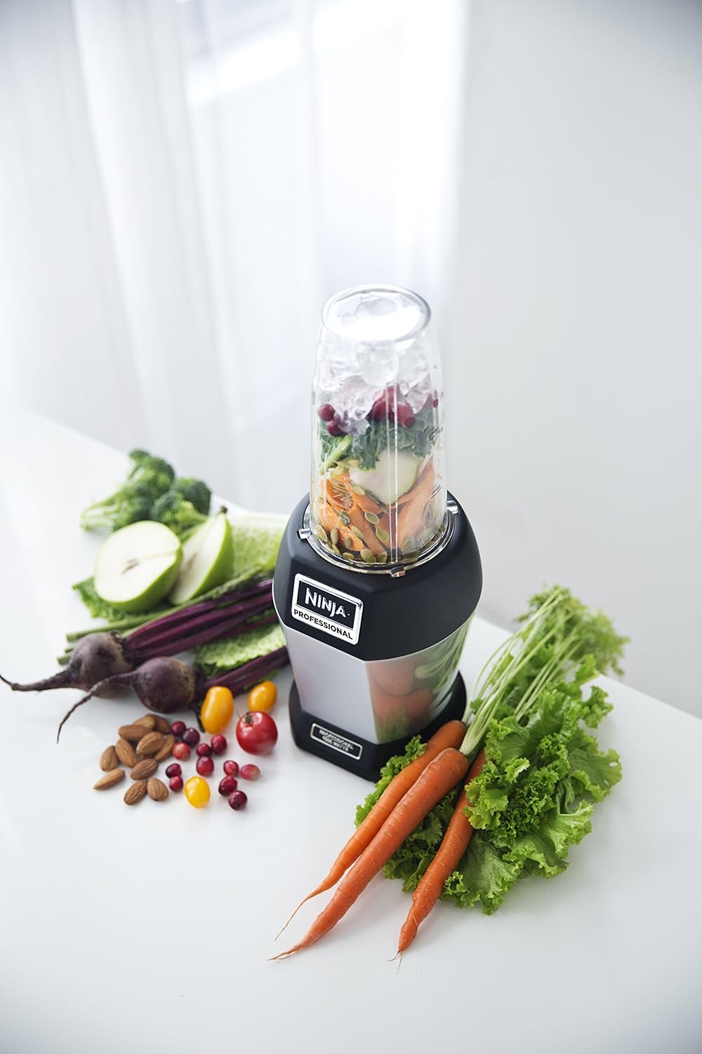 Compact Personal Blender with 18 Oz and 24 Oz To Go Cups, Black and Silver E940
