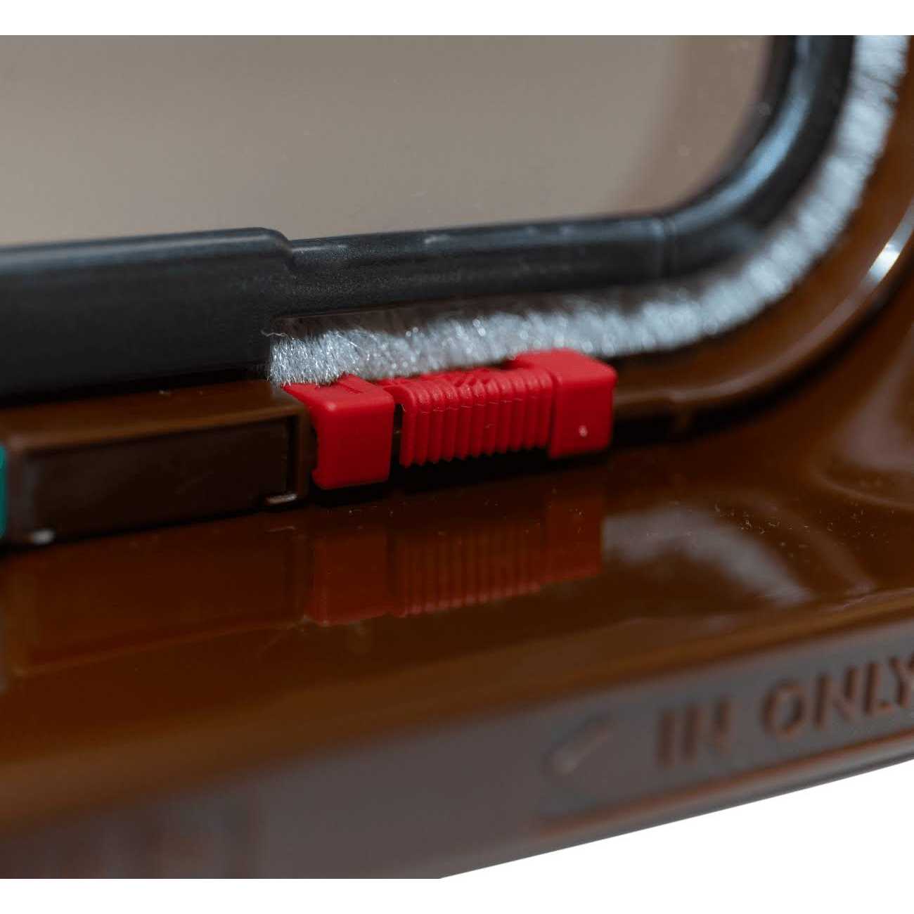 Cat Flap with Door Liner C9732